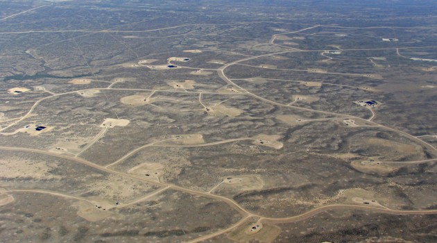 Eight conservation biologists from various organizations and institutions, including Princeton University, found that shale-gas extraction in the United States has vastly outpaced scientists’ understanding of the industry’s environmental impact. Each gas well can act as a source of air, water, noise and light pollution (above) that — individually and collectively — can interfere with wild animal health, habitats and reproduction. Of particular concern is the fluid and wastewater associated with hydraulic fracturing, or “fracking,” a technique that releases natural gas from shale by breaking the rock up with a high-pressure blend of water, sand and other chemicals. (Frontiers in Ecology and the Environment )Image of Wyoming’s Jonah Field, a major site of shale development. (Photo courtesy of Ecoflight.)