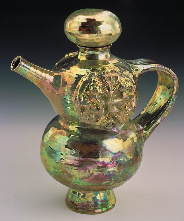 gold teapot
